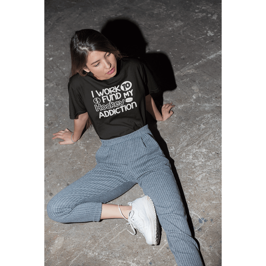 T-Shirt "I Work To Fund My Hockey Addiction" Unisex Jersey Tee